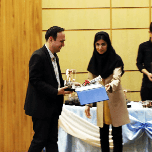 در پنجمین جشنواره قدر استاد دانشکده پزشکی دانشگاه علوم پزشکی تهران، به منظور ارج نهادن و تکریم مقام معلم، از 36 استاد منتخب دانشکده پزشکی، به پاس تلاش، کوشش و نقش بارز آنها در آموزش تقدیر شد.